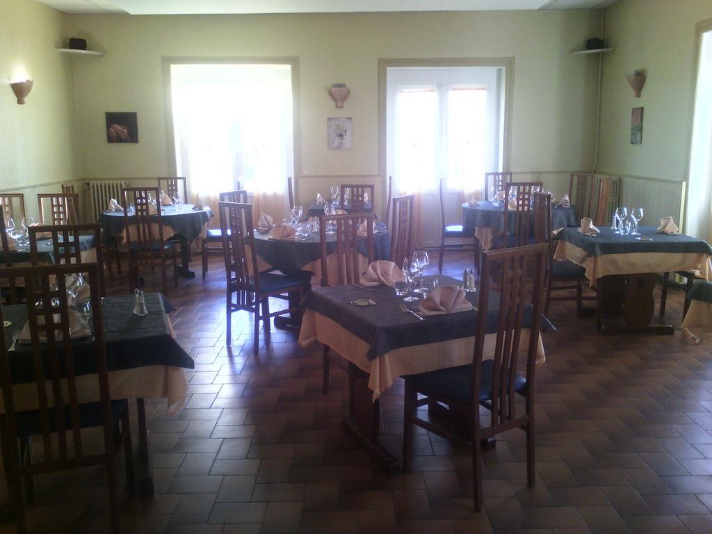 Logis Hotel Des Voyageurs Restaurant La Bonne Tabl'Hay Livron-sur-Drôme Esterno foto