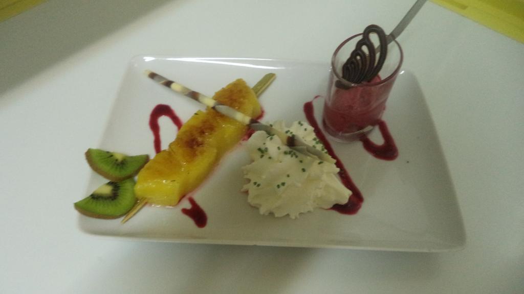 Logis Hotel Des Voyageurs Restaurant La Bonne Tabl'Hay Livron-sur-Drôme Esterno foto