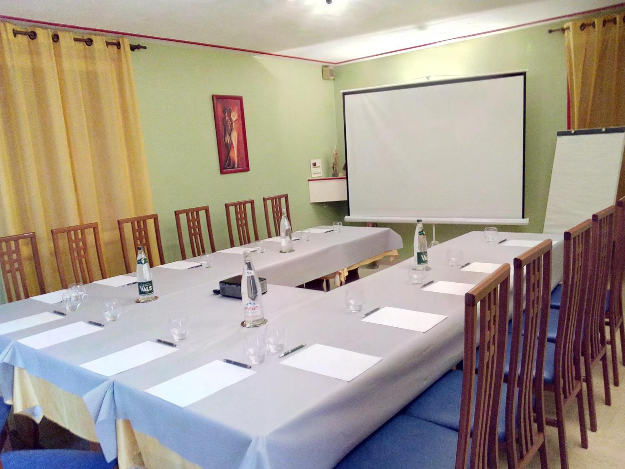 Logis Hotel Des Voyageurs Restaurant La Bonne Tabl'Hay Livron-sur-Drôme Esterno foto