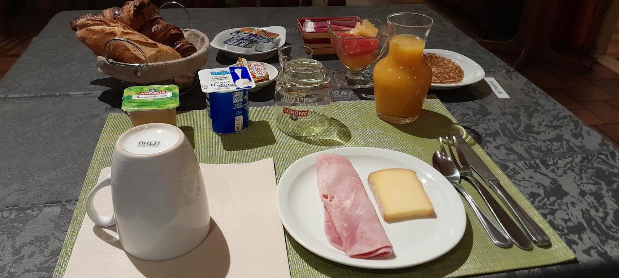 Logis Hotel Des Voyageurs Restaurant La Bonne Tabl'Hay Livron-sur-Drôme Esterno foto