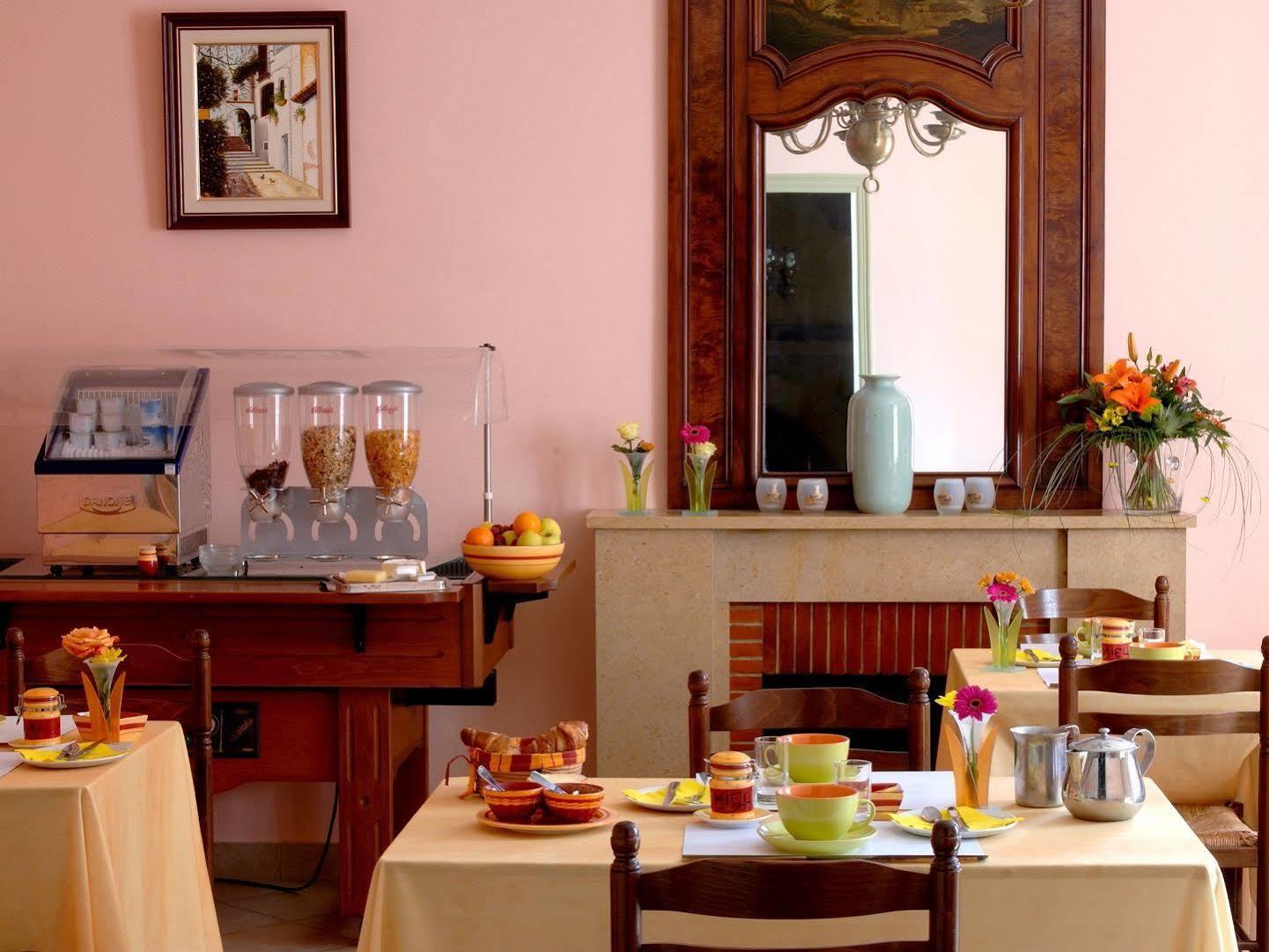 Logis Hotel Des Voyageurs Restaurant La Bonne Tabl'Hay Livron-sur-Drôme Esterno foto